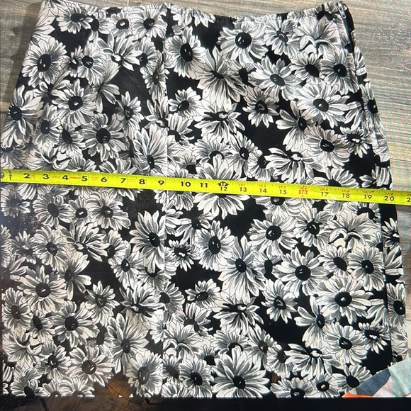 M collection floral skirts, maxi, black, white zip closure size medium - Picture 8 of 8